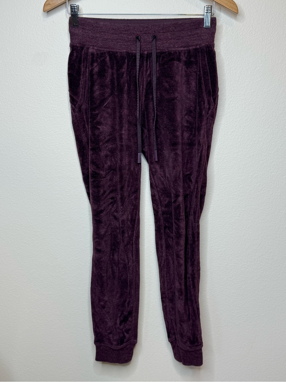 Lululemon Warm Down Jogger *Velour
Heathered Arctic Plum size 4